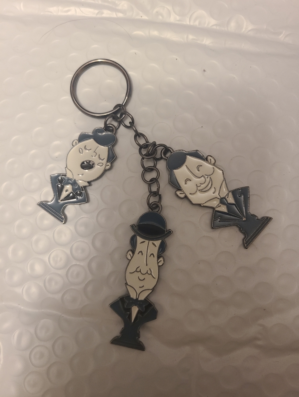 Disney The Haunted Mansion Hitchhiking Singing Busts Ghosts Keychain, Pre-owned